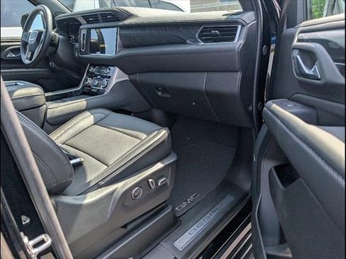 Used 2024 GMC Yukon XL Denali image 24