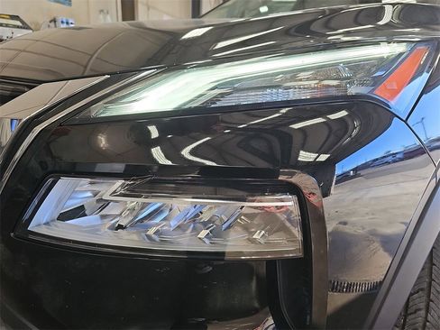 Used 2021 Nissan Rogue SV w/ Premium Package image 30