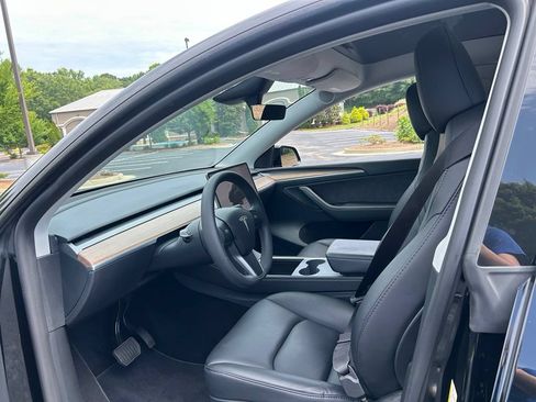 Used 2024 Tesla Model Y 2WD image 43