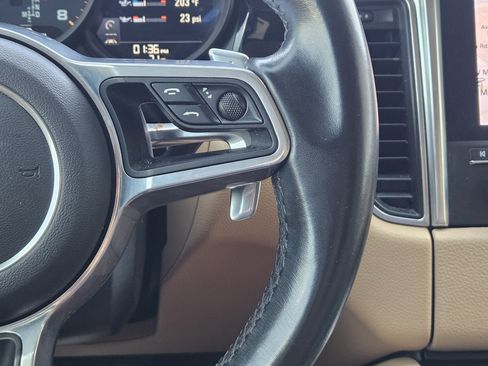 Used 2018 Porsche Macan image 27