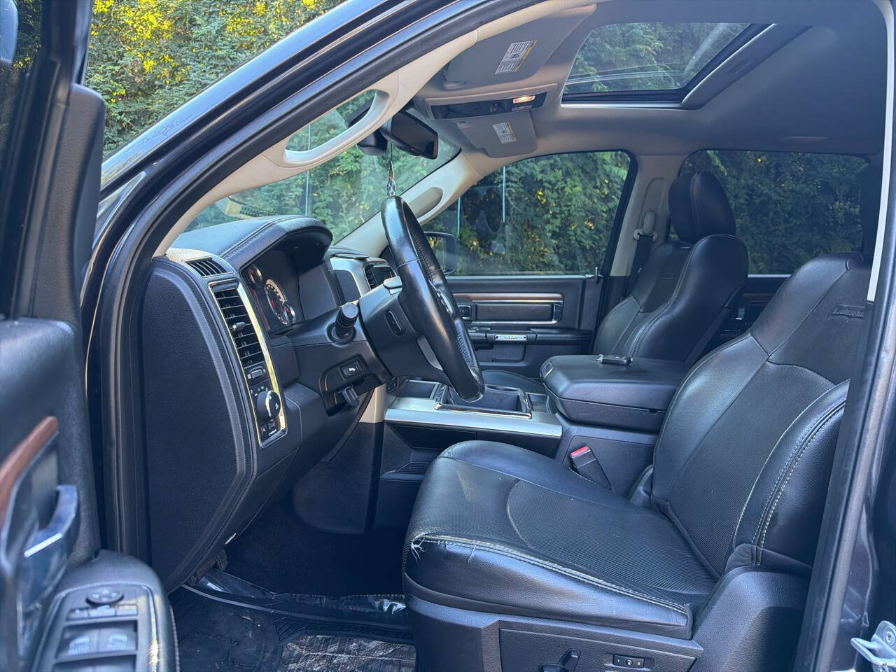 Used 2013 RAM 1500 Laramie w/ Convenience Group AWD/4WD image 12