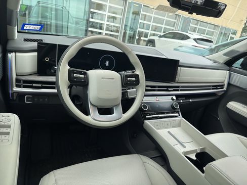 Used 2025 Hyundai Santa Fe Calligraphy image 8