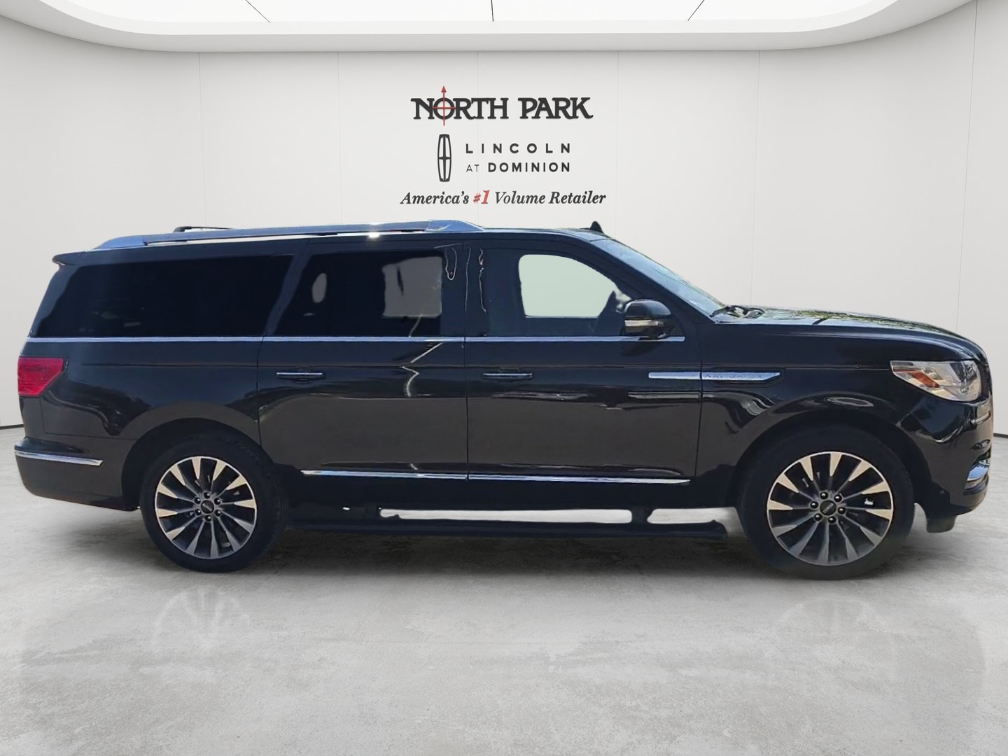 Used 2020 Lincoln Navigator L Reserve w/ Luxury Package AWD/4WD image 6