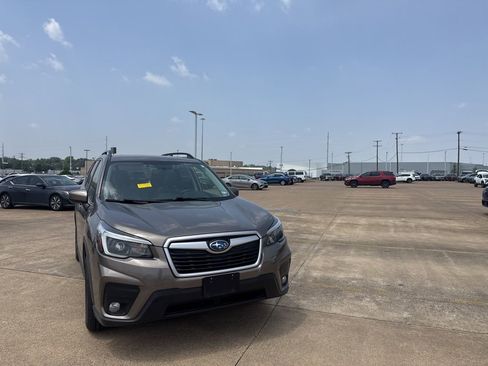 Used 2021 Subaru Forester Premium w/ Popular Package #1 AWD/4WD image 3