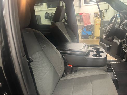 Used 2024 RAM 2500 Big Horn w/ Sport Appearance Package image 25