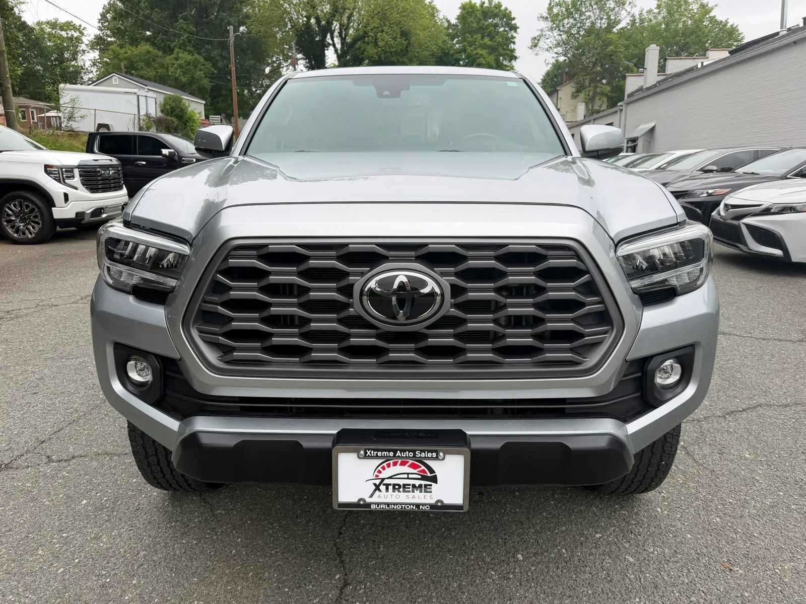 Used 2023 Toyota Tacoma TRD Off-Road AWD/4WD image 2