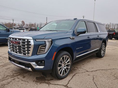 New 2026 GMC Yukon XL Denali w/ Denali Reserve Package image 33