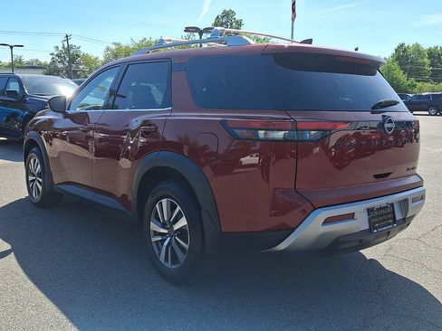Used 2022 Nissan Pathfinder SL w/ SL Black Package AWD/4WD image 4