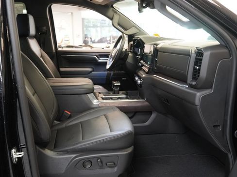 Used 2024 GMC Sierra 1500 SLT w/ SLT Premium Plus Package AWD/4WD image 25