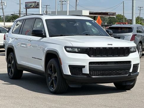 Used 2023 Jeep Grand Cherokee L Altitude AWD/4WD image 55