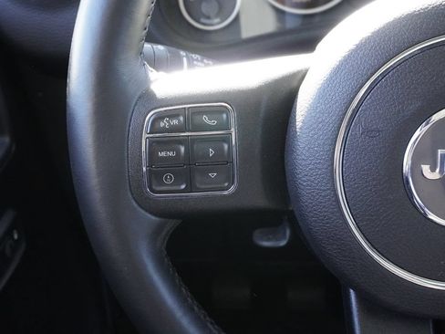Used 2017 Jeep Wrangler Sahara AWD/4WD image 11