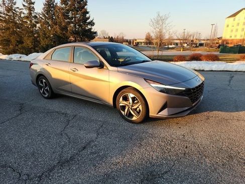 Used 2023 Hyundai Elantra SEL w/ Convenience Package image 7