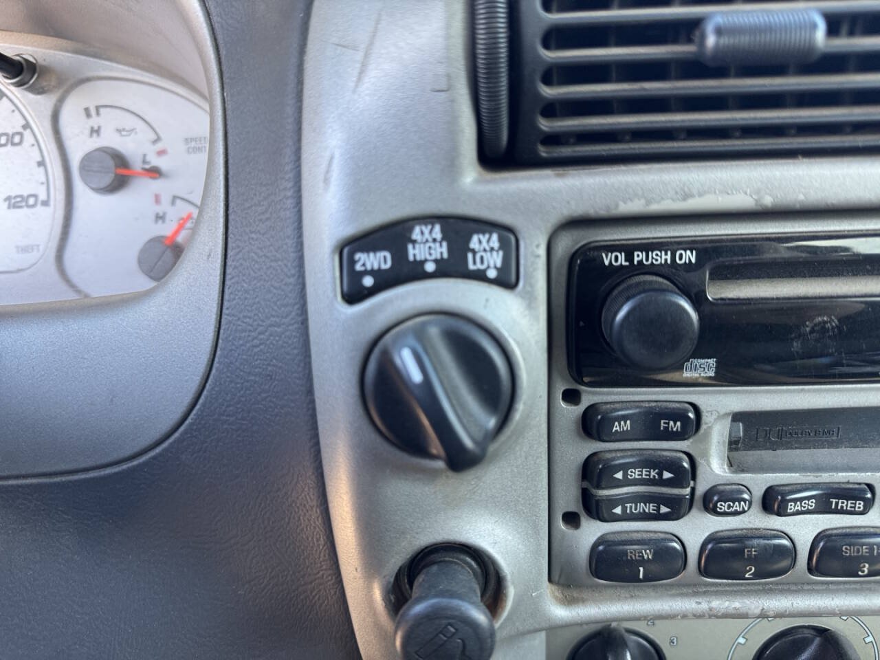 Used 2002 Ford Explorer Sport Trac 4x4 image 34