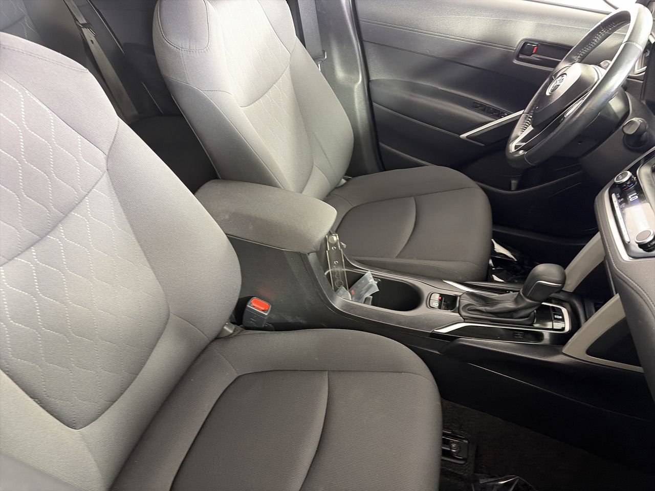 Used 2025 Toyota Corolla Cross LE FWD image 25