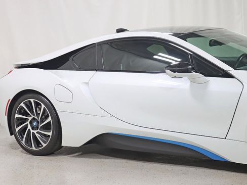 Used 2016 BMW i8 image 3