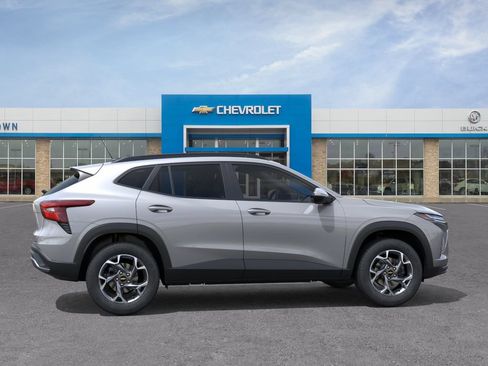New 2026 Chevrolet Trax LT w/ Driver Confidence Package FWD image 5