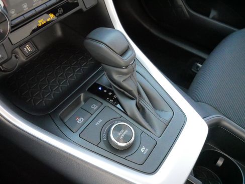 Certified 2025 Toyota RAV4 LE image 24