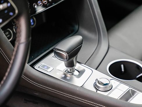 Used 2025 Genesis G70 2.5T image 19