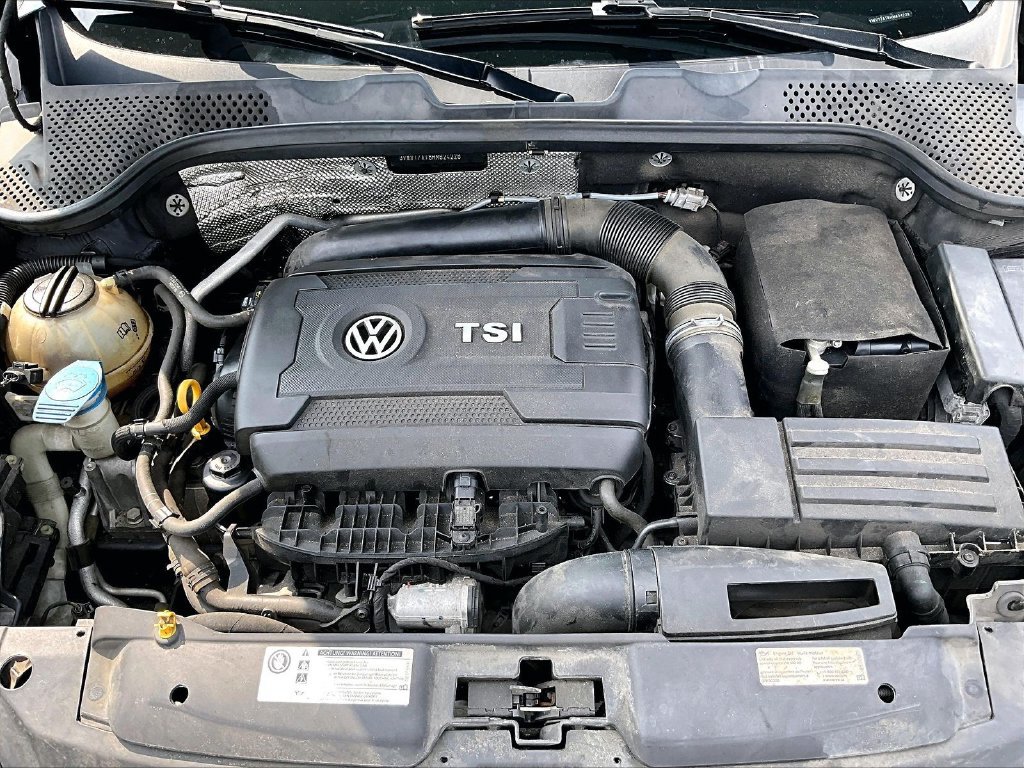 Used 2017 Volkswagen Beetle R-Line SEL FWD image 10