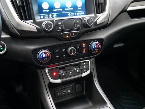 Used 2023 GMC Terrain SLT image 29