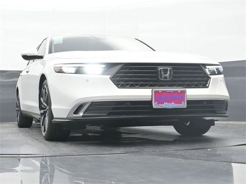 Certified 2025 Honda Accord Touring image 29