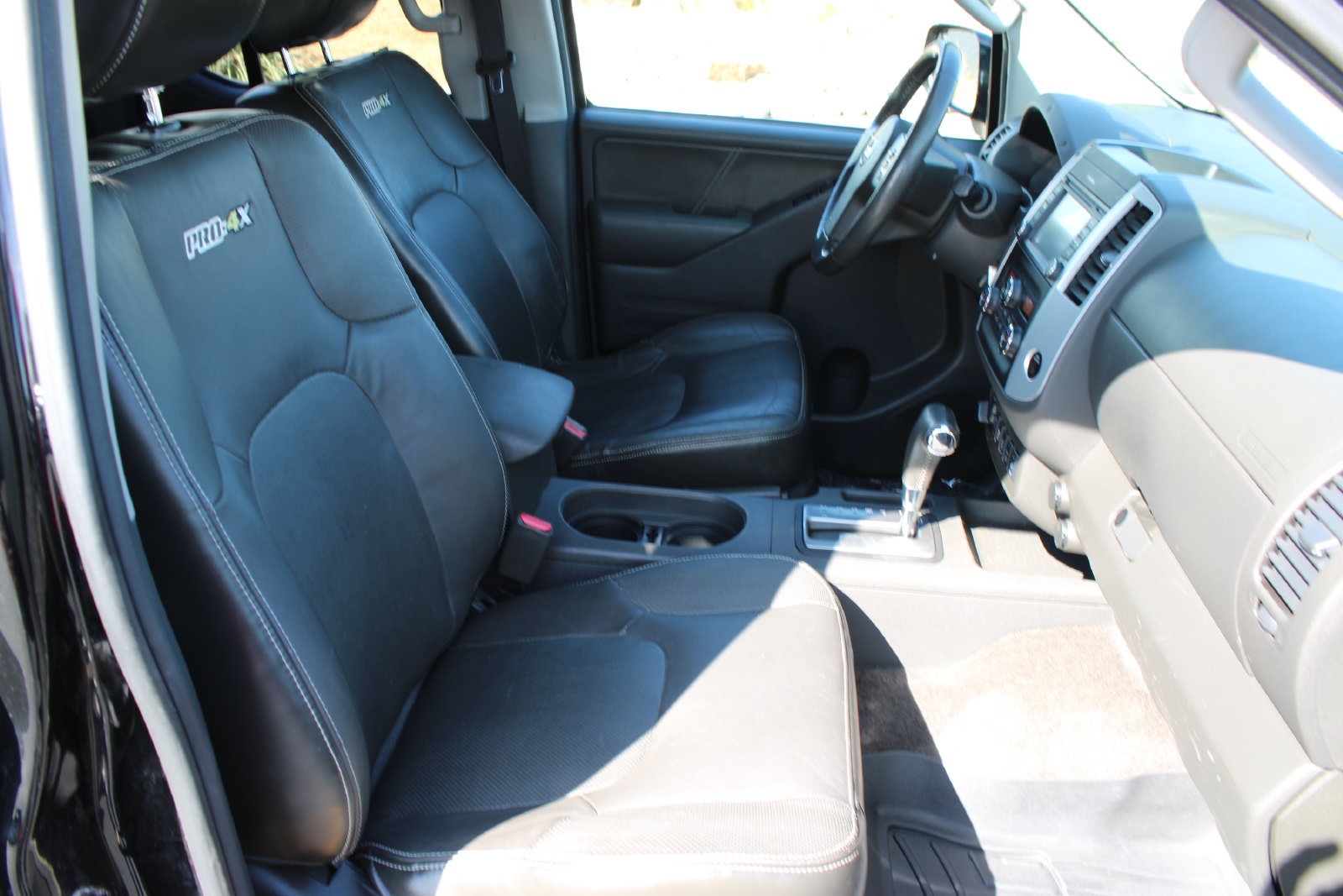 Used 2015 Nissan Frontier PRO-4X w/ Pro-4x Luxury Package AWD/4WD image 23