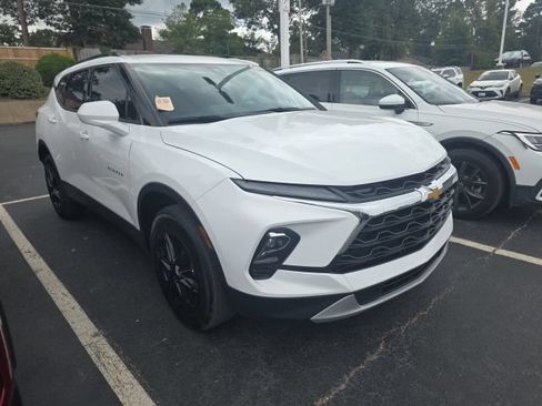 Used 2024 Chevrolet Blazer LT w/ Convenience Package FWD image 3