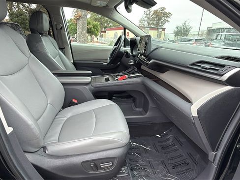Used 2024 Toyota Sienna XLE image 41