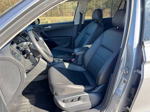 Used 2021 Volkswagen Tiguan SE image 16