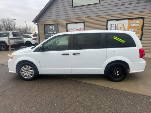 Used 2019 Dodge Grand Caravan SE w/ UConnect Hands-Free Group image 8