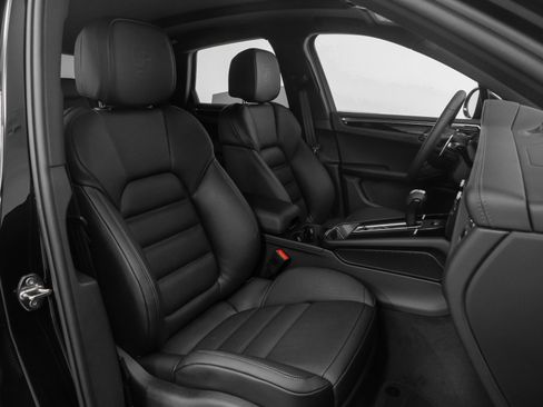 Used 2025 Porsche Macan image 21