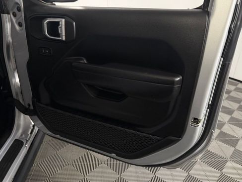 Used 2024 Jeep Wrangler Unlimited AWD/4WD image 31