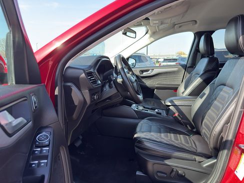 Used 2023 Ford Escape SE w/ PHEV Premium Package image 11