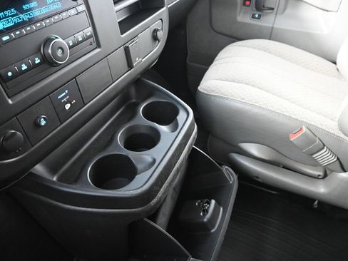 Used 2017 Chevrolet Express 3500 RWD image 31
