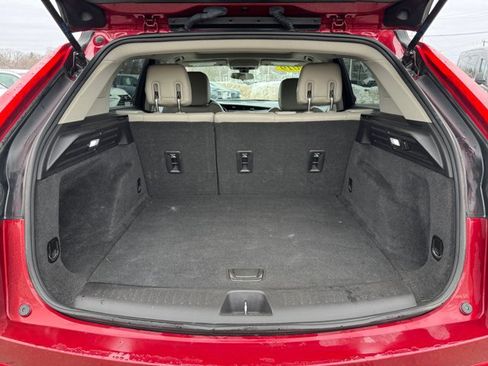 Used 2019 Cadillac XT4 Luxury w/ Cold Weather Package image 28