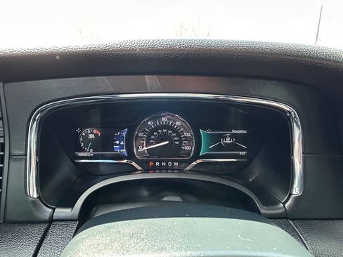 Used 2017 Lincoln Navigator Select image 28