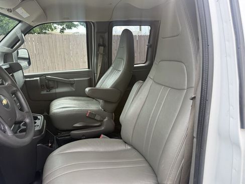 Used 2018 Chevrolet Express 3500 LS RWD image 11