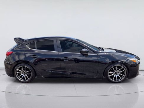Used 2018 MAZDA MAZDA3 Touring w/ Appearance Package FWD image 4