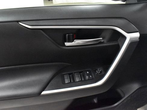 Used 2022 Toyota RAV4 XLE image 19