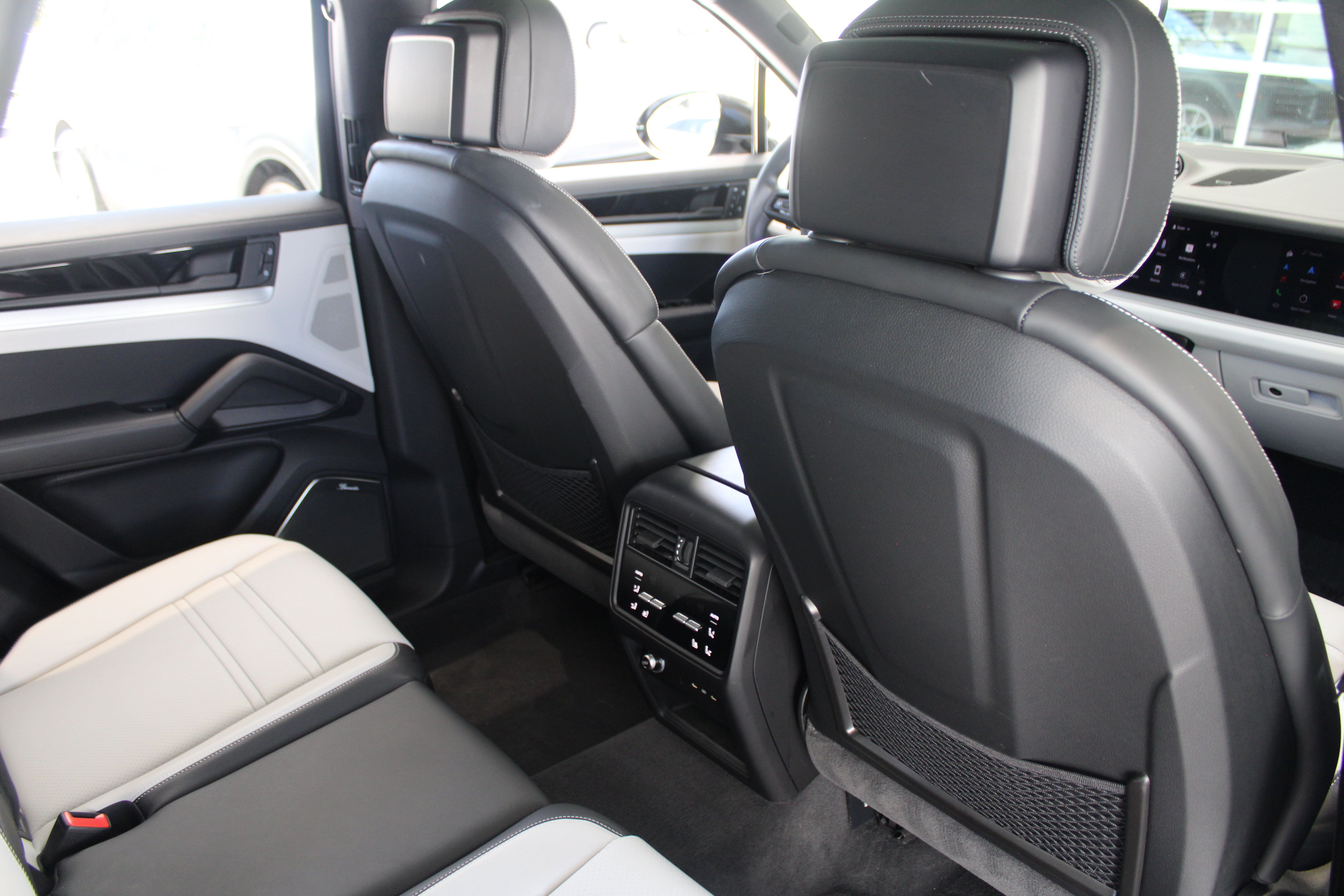Certified 2025 Porsche Cayenne S AWD/4WD image 32