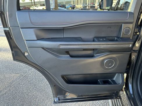 Used 2022 Ford Expedition Limited image 17