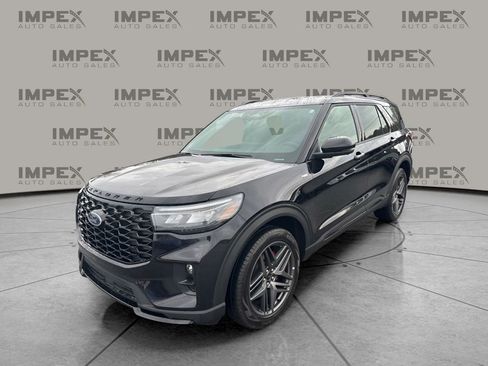 Used 2025 Ford Explorer ST-Line w/ ST-Line Street Pack image 1