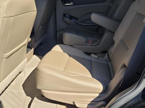 Used 2020 GMC Yukon SLT w/ Premium Edition image 11