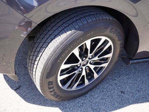 Used 2025 Ford Expedition Platinum AWD/4WD image 13