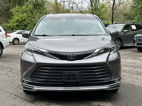 Used 2024 Toyota Sienna XLE w/ XLE Plus Package AWD/4WD image 30