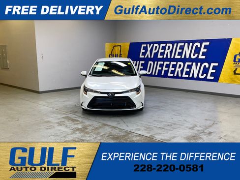 Used 2026 Toyota Corolla LE FWD image 3