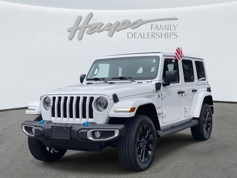 Used 2023 Jeep Wrangler Sahara image 9