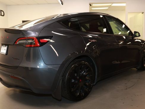 Used 2022 Tesla Model Y Long Range image 7