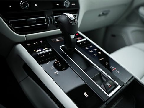 New 2026 Porsche Macan image 41