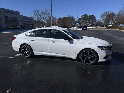 Used 2022 Honda Accord Sport image 2